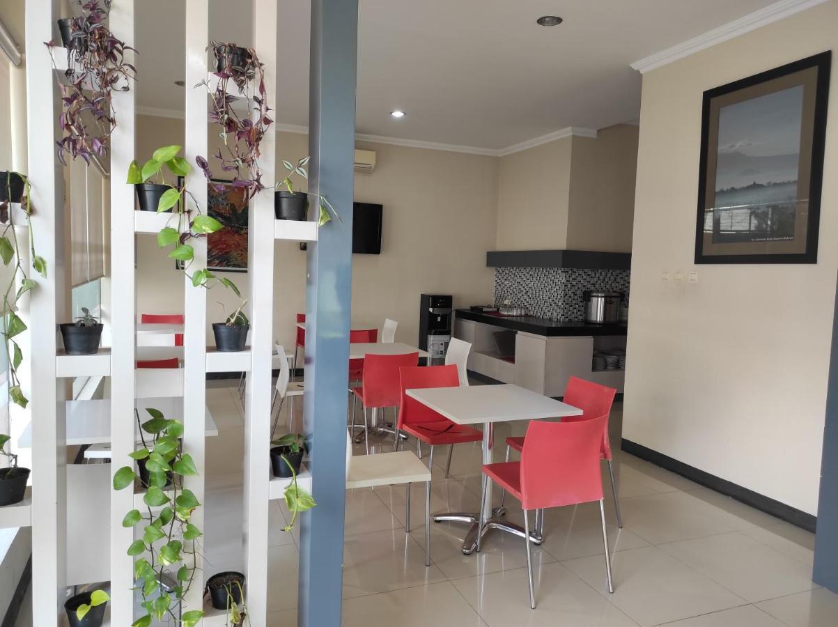 Hotel Orlen Jogjakarta Buitenkant foto