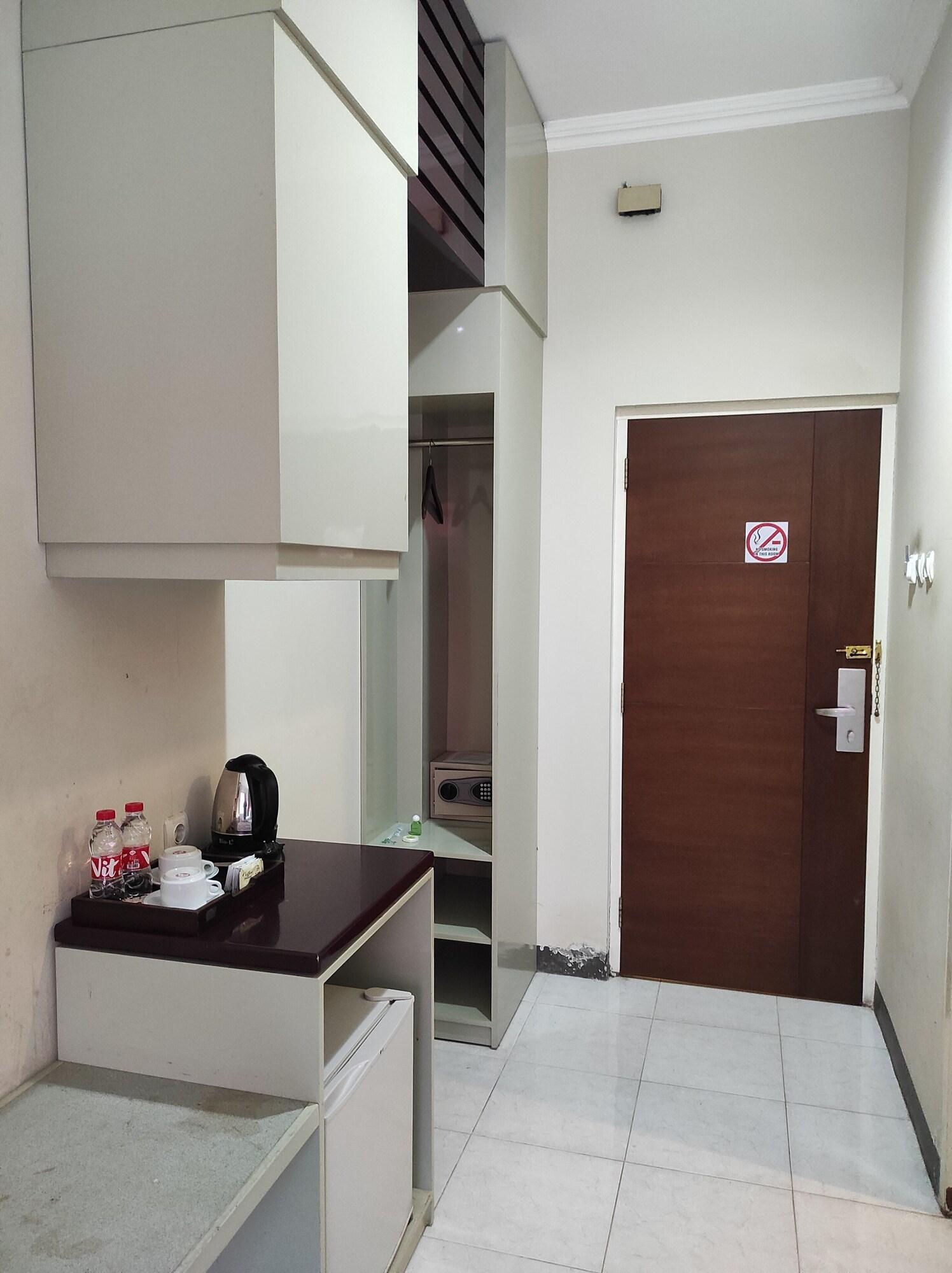 Hotel Orlen Jogjakarta Buitenkant foto
