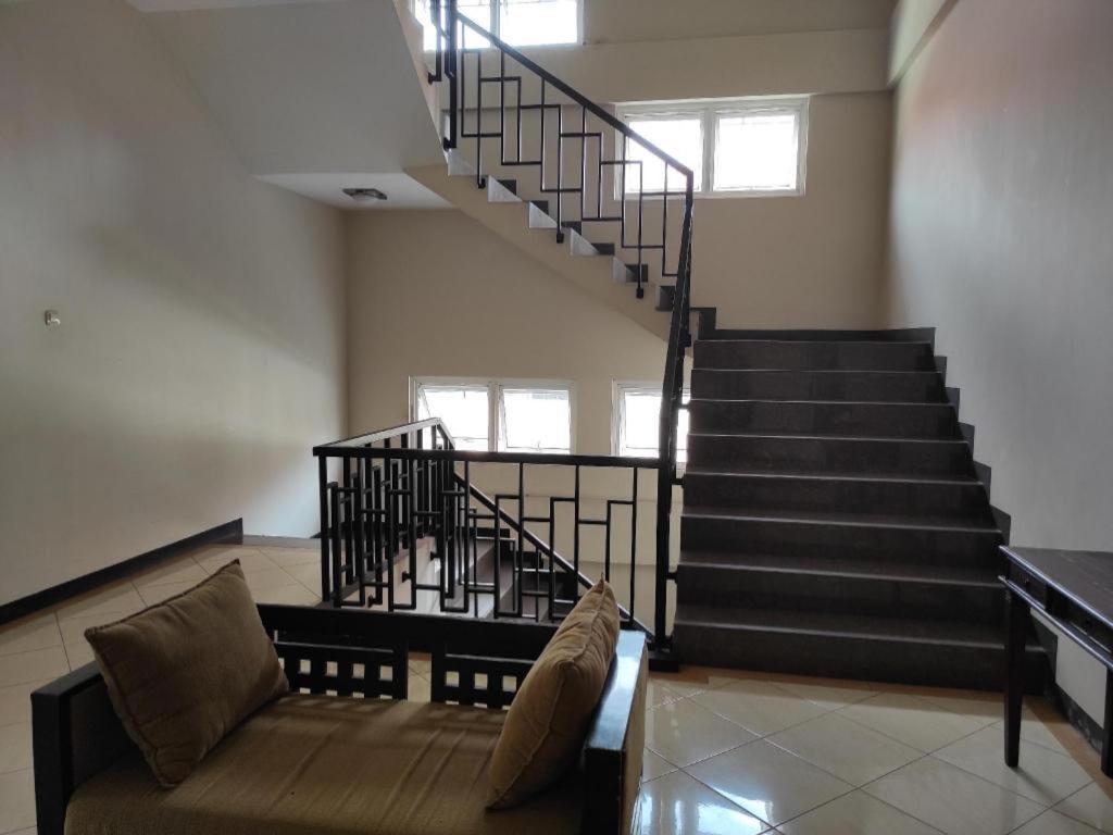 Hotel Orlen Jogjakarta Buitenkant foto