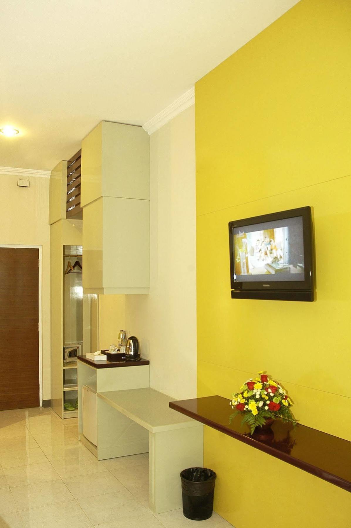 Hotel Orlen Jogjakarta Buitenkant foto